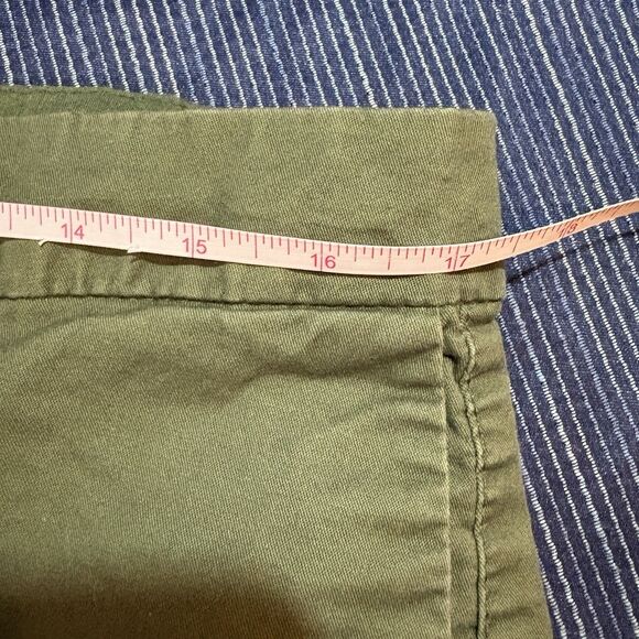 Old Navy Shorts Womens 10 Green Mid-Rise Chino Flat Front Everday Zips Pockets - Picture 8 of 10